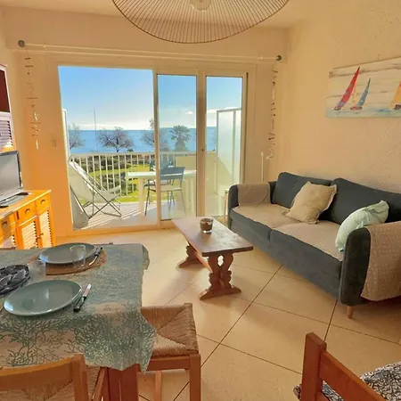 En Bord De Avec Terrasse Et Parking - Fr-1-816-38 * Le Lavandou