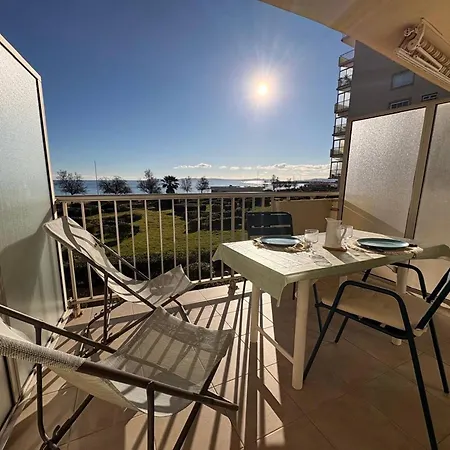 Appartement En Bord De Avec Terrasse Et Parking - Fr-1-816-38 Le Lavandou