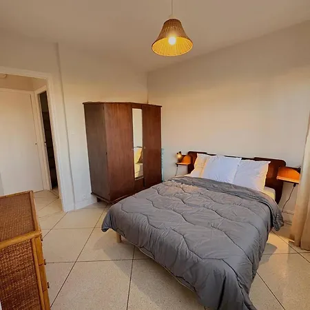 Appartement En Bord De Avec Terrasse Et Parking - Fr-1-816-38