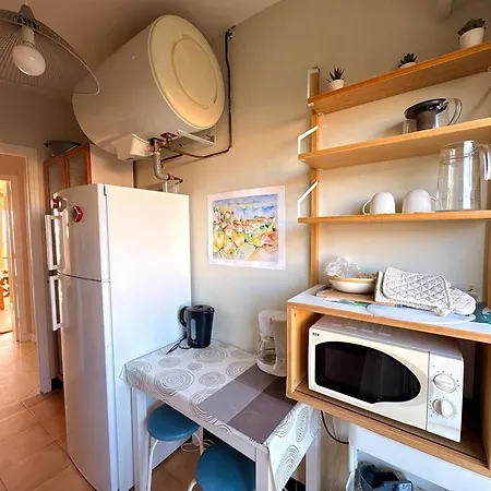 Appartement En Bord De Avec Terrasse Et Parking - Fr-1-816-38 *